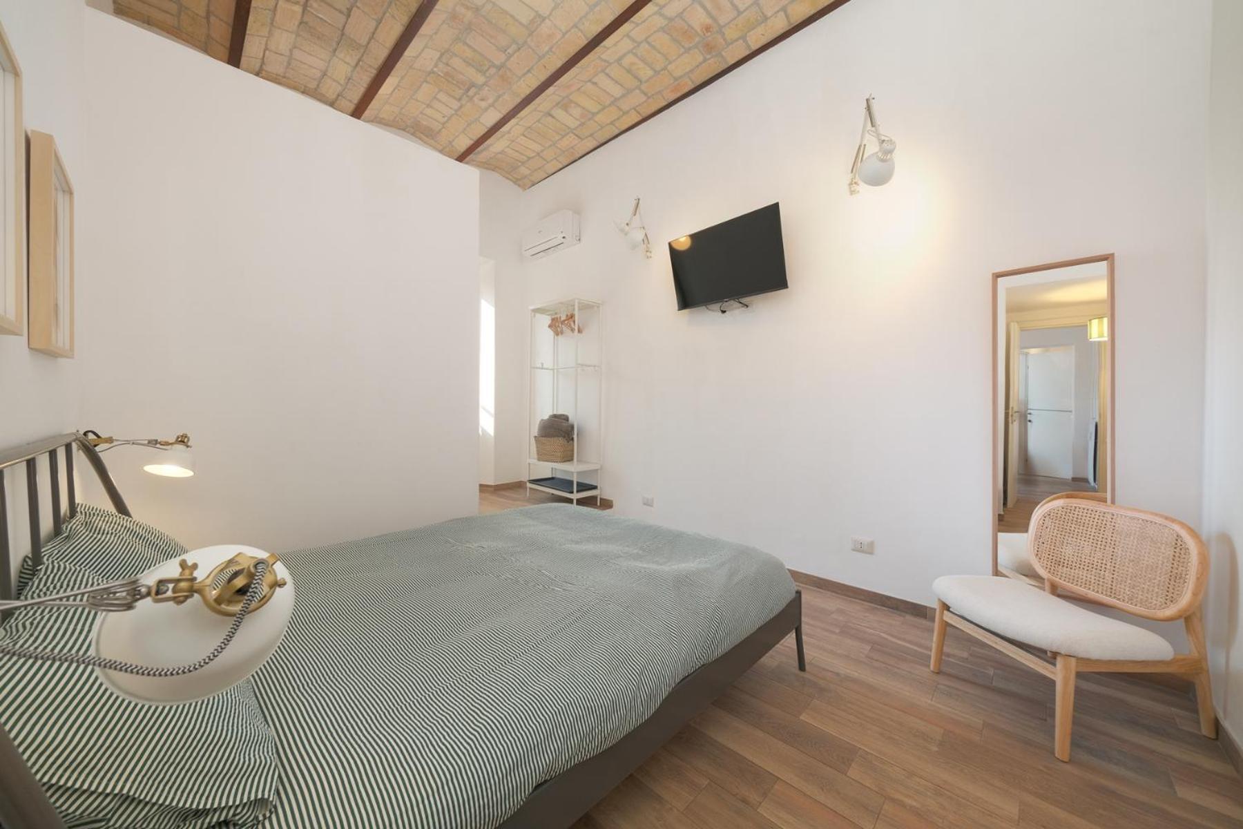 Elena'S Apartment - Piramide Metro Station Рим Экстерьер фото